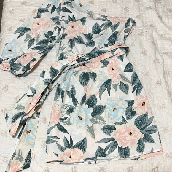 Elegant Asymmetrical Dress with Leafy Pattern - Picture 3 of 3